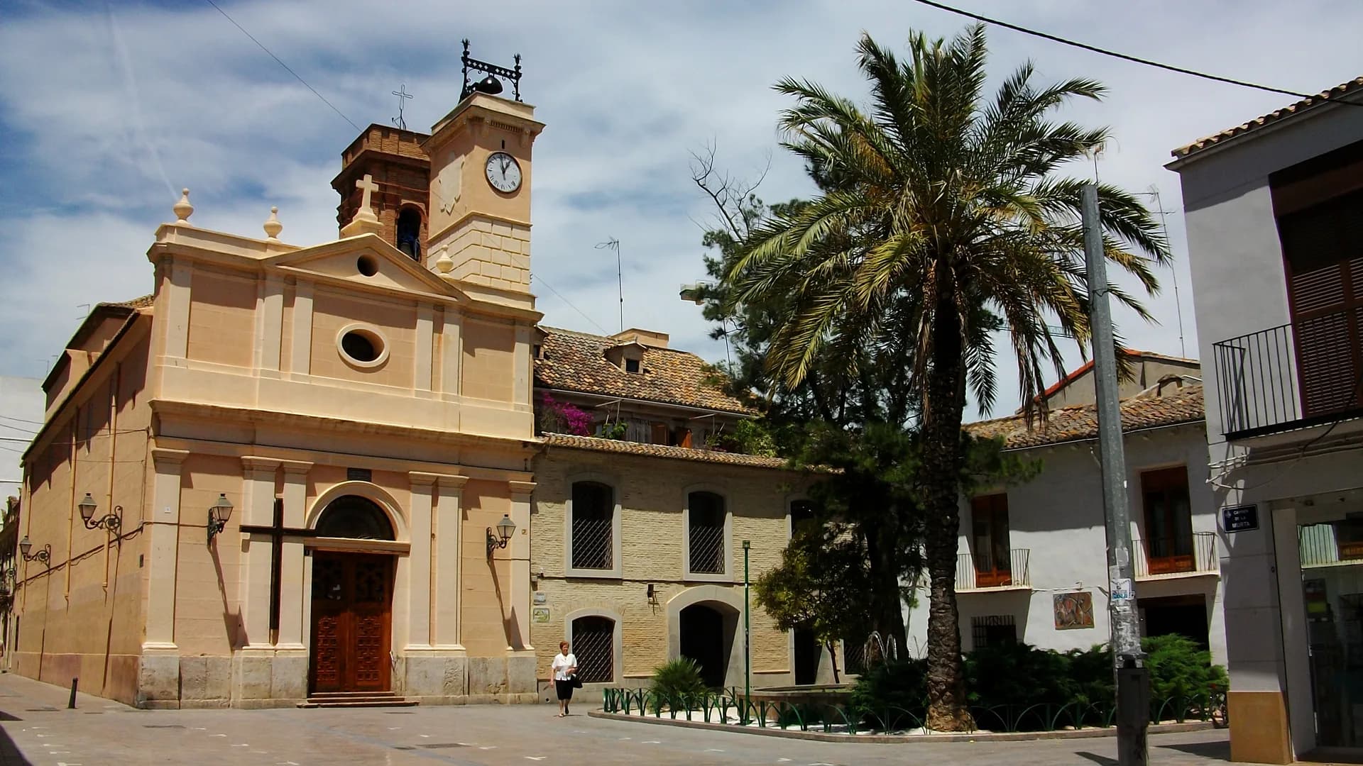Calle de ambiente local en el barrio de Benimaclet en Valencia