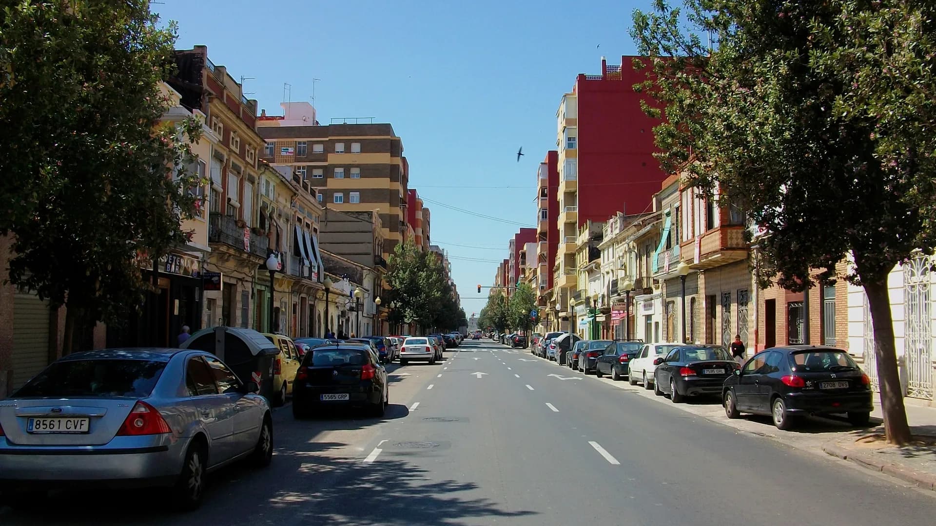 Fachadas coloridas y calles tradicionales del Cabanyal en Valencia